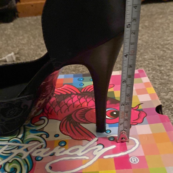 Gorgeous Ed Hardy Satin Pumps - Picture 5 of 5